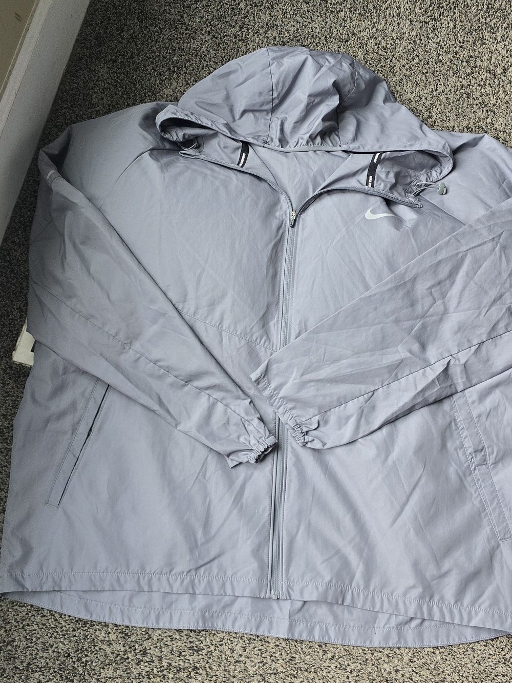 Nike Men’s Light Gray Hooded Windbreaker